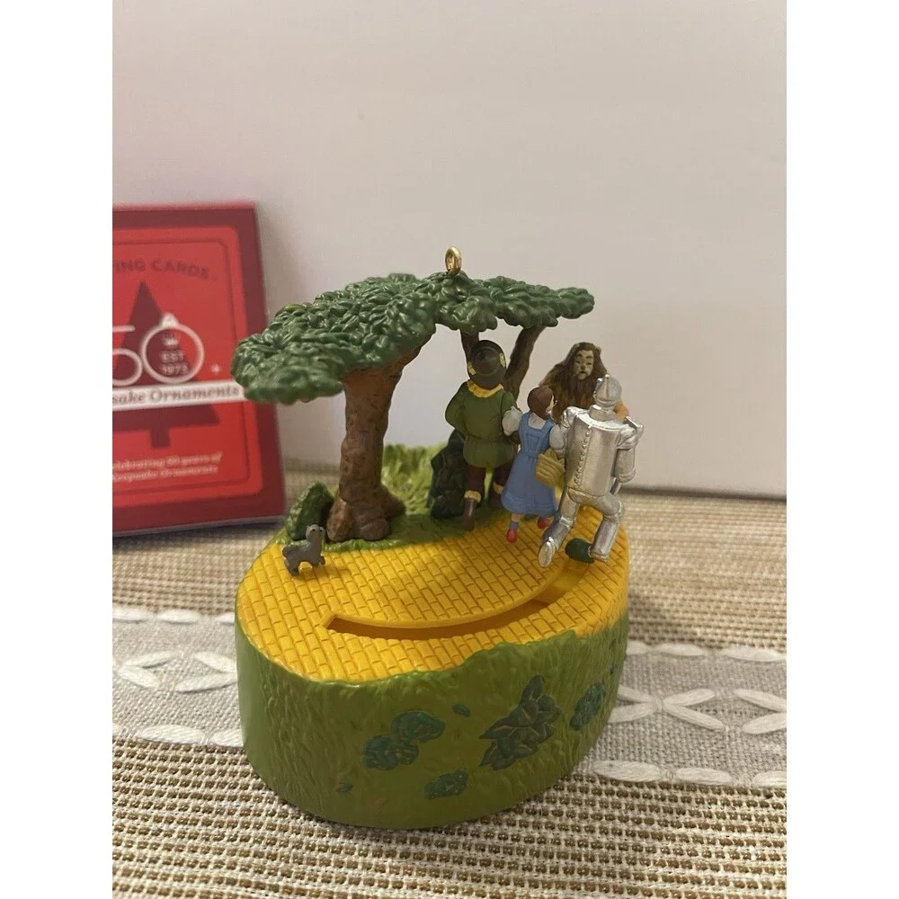 Wizard of Oz Lions and Tigers and Bears 2013 Hallmark Ornament New Batteries - Picture 8 of 9